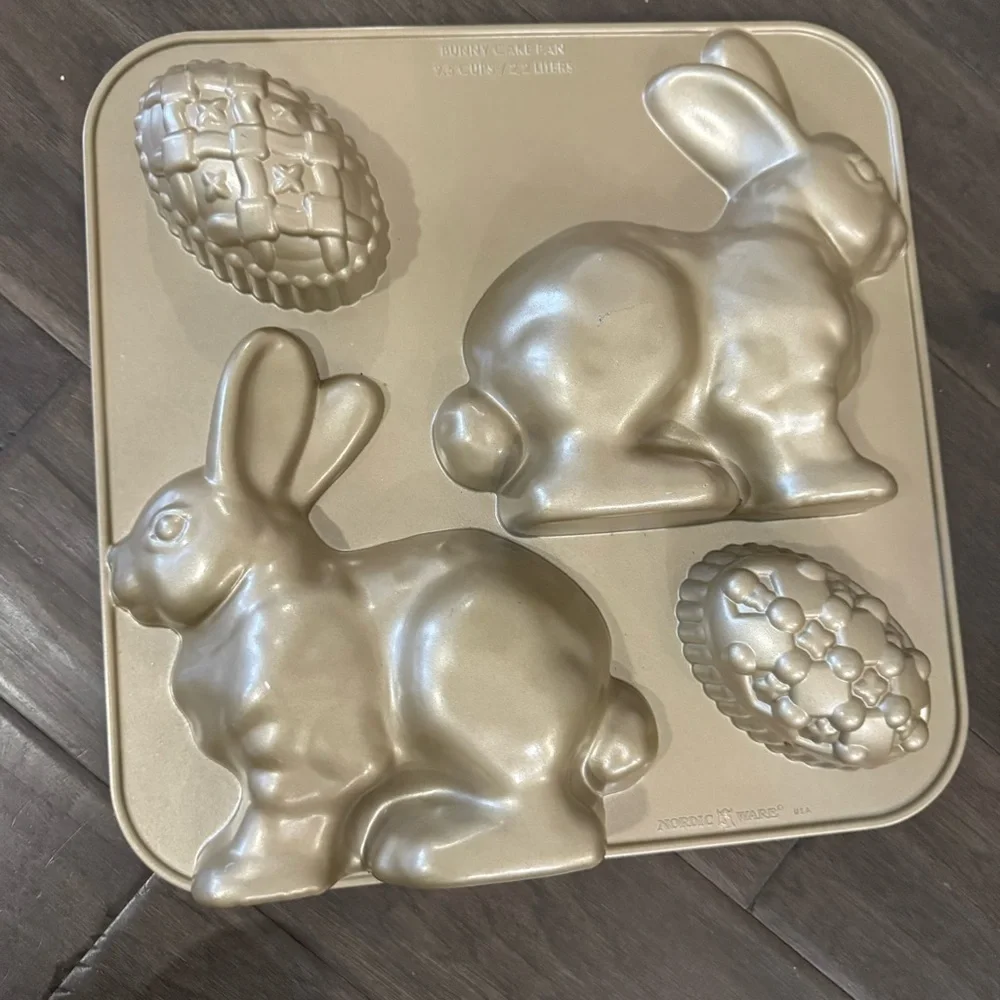 Williams Sonoma bunny cake pan